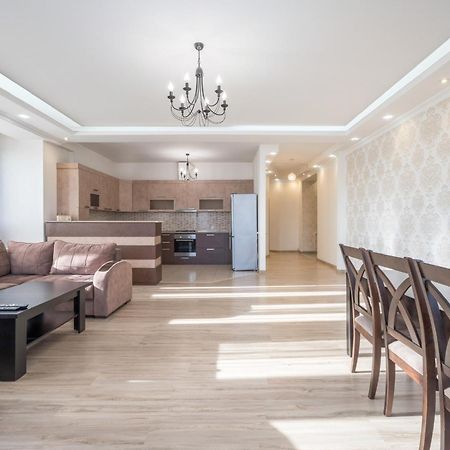 2 Bedrooms 2 Bathrooms Large And Lux Apartment Best Location Γιερεβάν Εξωτερικό φωτογραφία