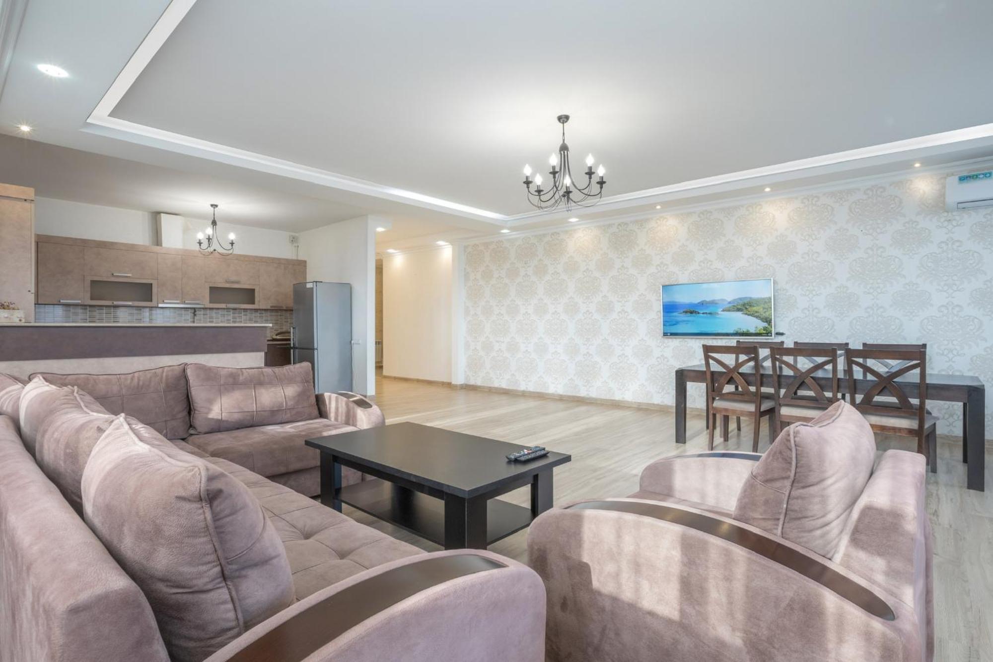 2 Bedrooms 2 Bathrooms Large And Lux Apartment Best Location Γιερεβάν Εξωτερικό φωτογραφία