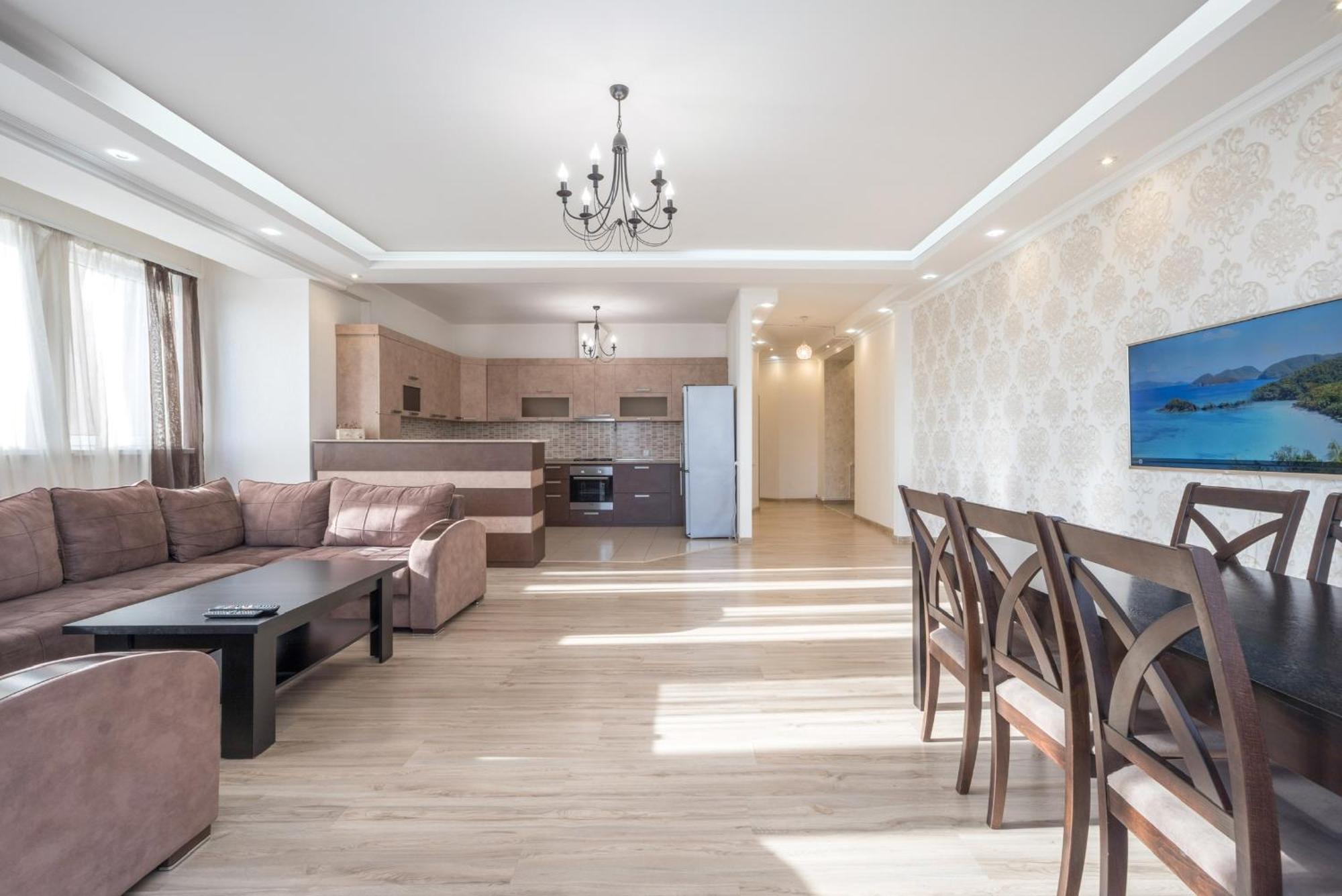 2 Bedrooms 2 Bathrooms Large And Lux Apartment Best Location Γιερεβάν Εξωτερικό φωτογραφία
