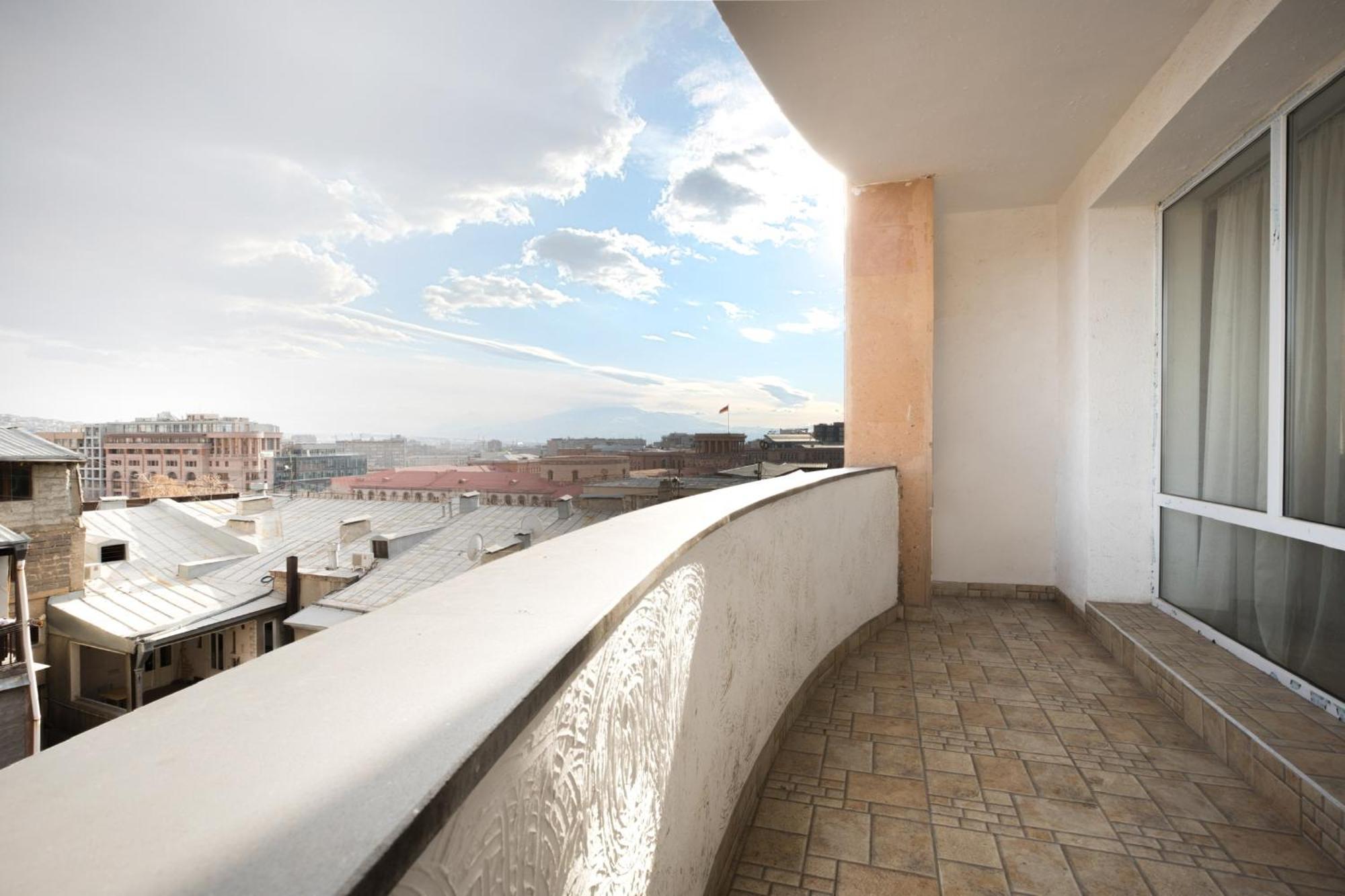 2 Bedrooms 2 Bathrooms Large And Lux Apartment Best Location Γιερεβάν Εξωτερικό φωτογραφία
